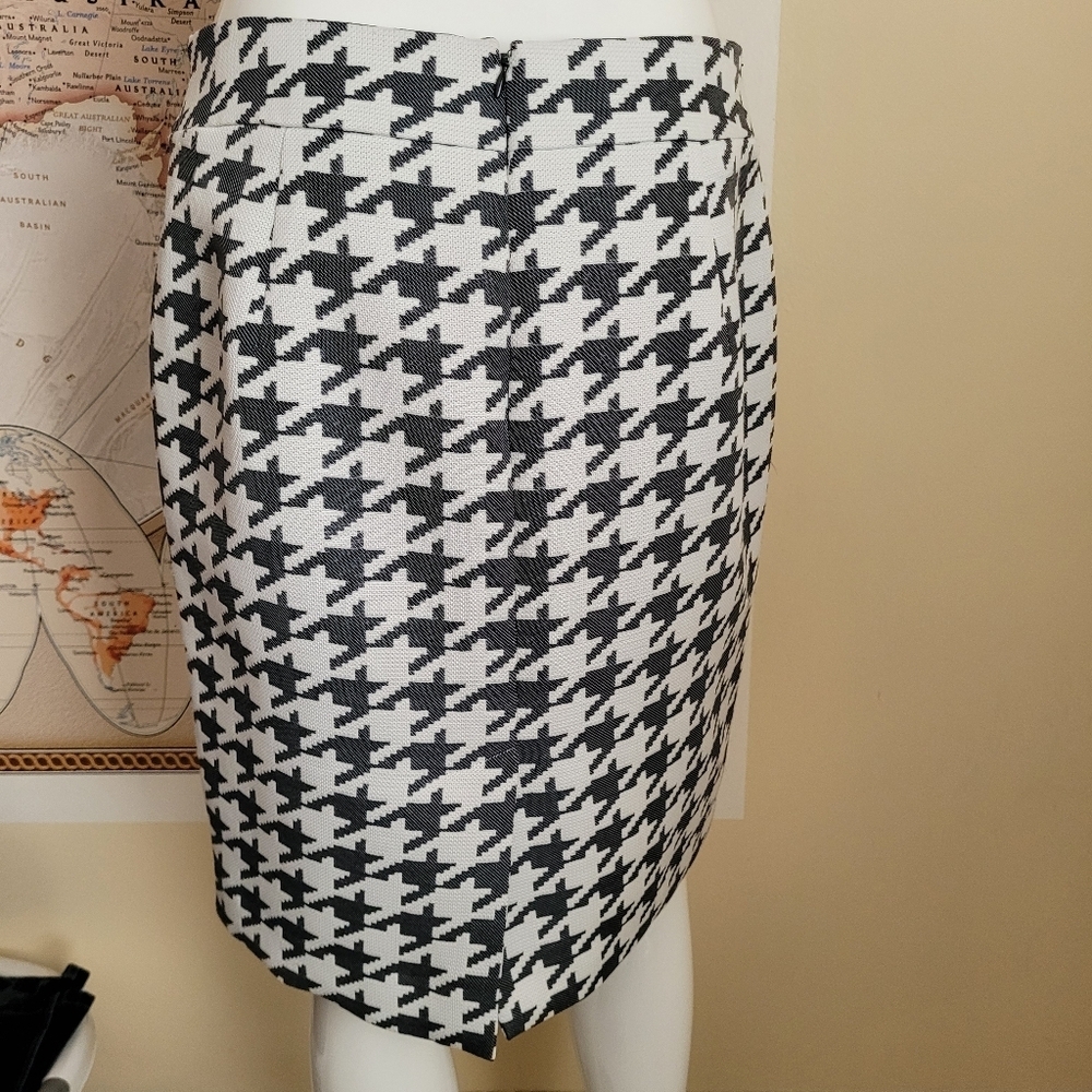 Banana Republic black white houndstooth lined back zip slit pencil lady skirt 8 - Picture 3 of 9